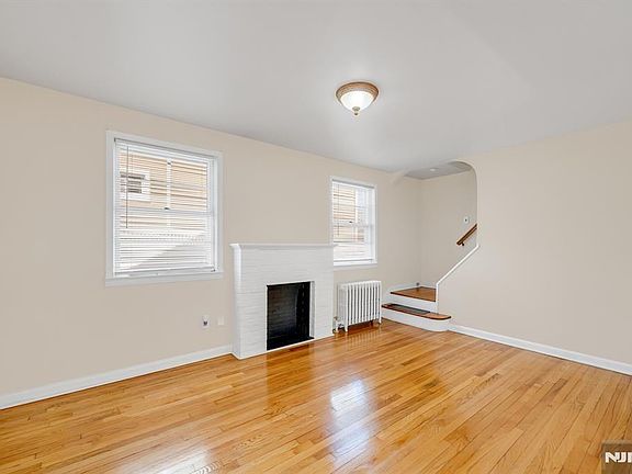 4th image of 255 Windsor Rd