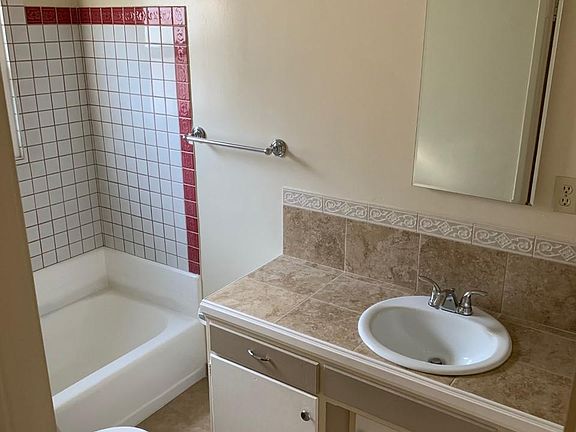 4th image of 5838 Cloverly Ave