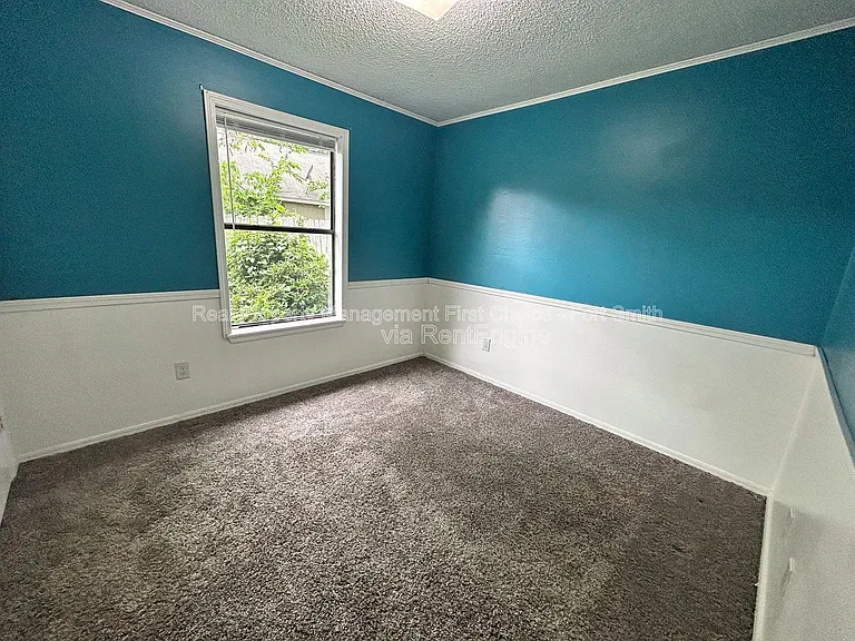 6719 Independence St — Photo 10