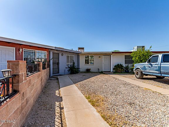 3rd image of 2423 E Parkside Dr