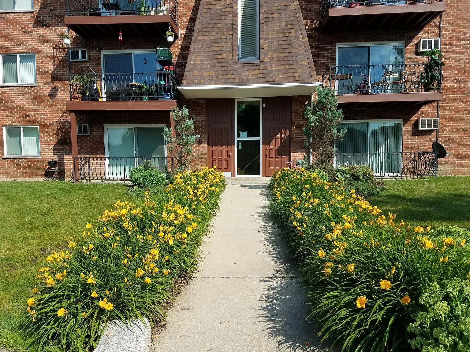 10S511 Echo Ln — Photo 1