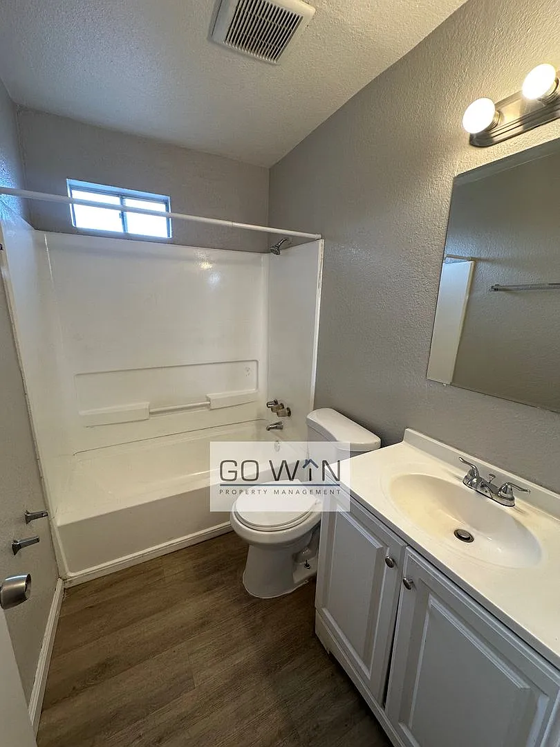 1212 West Mountain View Road — Photo 2