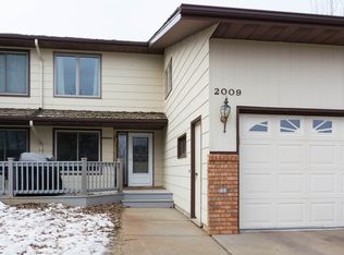 2009 Prairie Oak Dr, Dickinson, ND 58601
