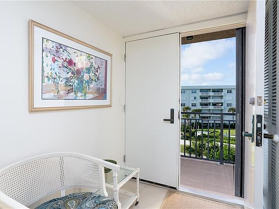 4th image of 3939 Ocean Dr