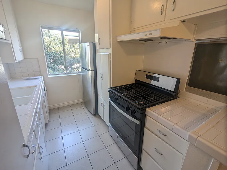 5717 La Mirada Ave #6 — Photo 5