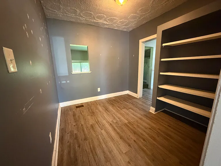 135 Clyde St — Photo 10