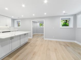 935 W Winona St, Chicago, IL 60640