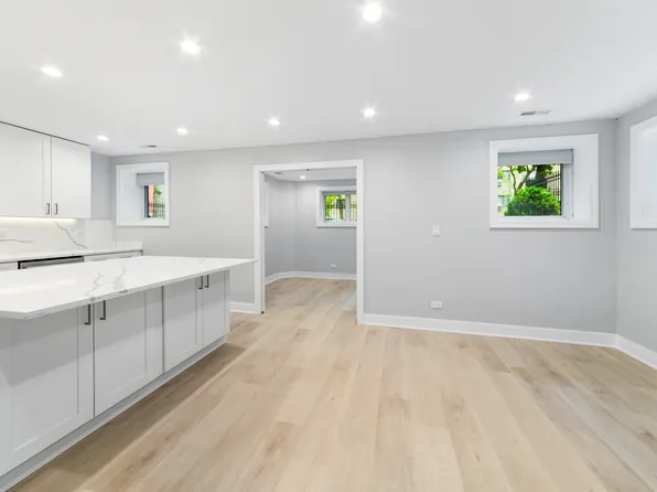 935 W Winona St, Chicago, IL 60640