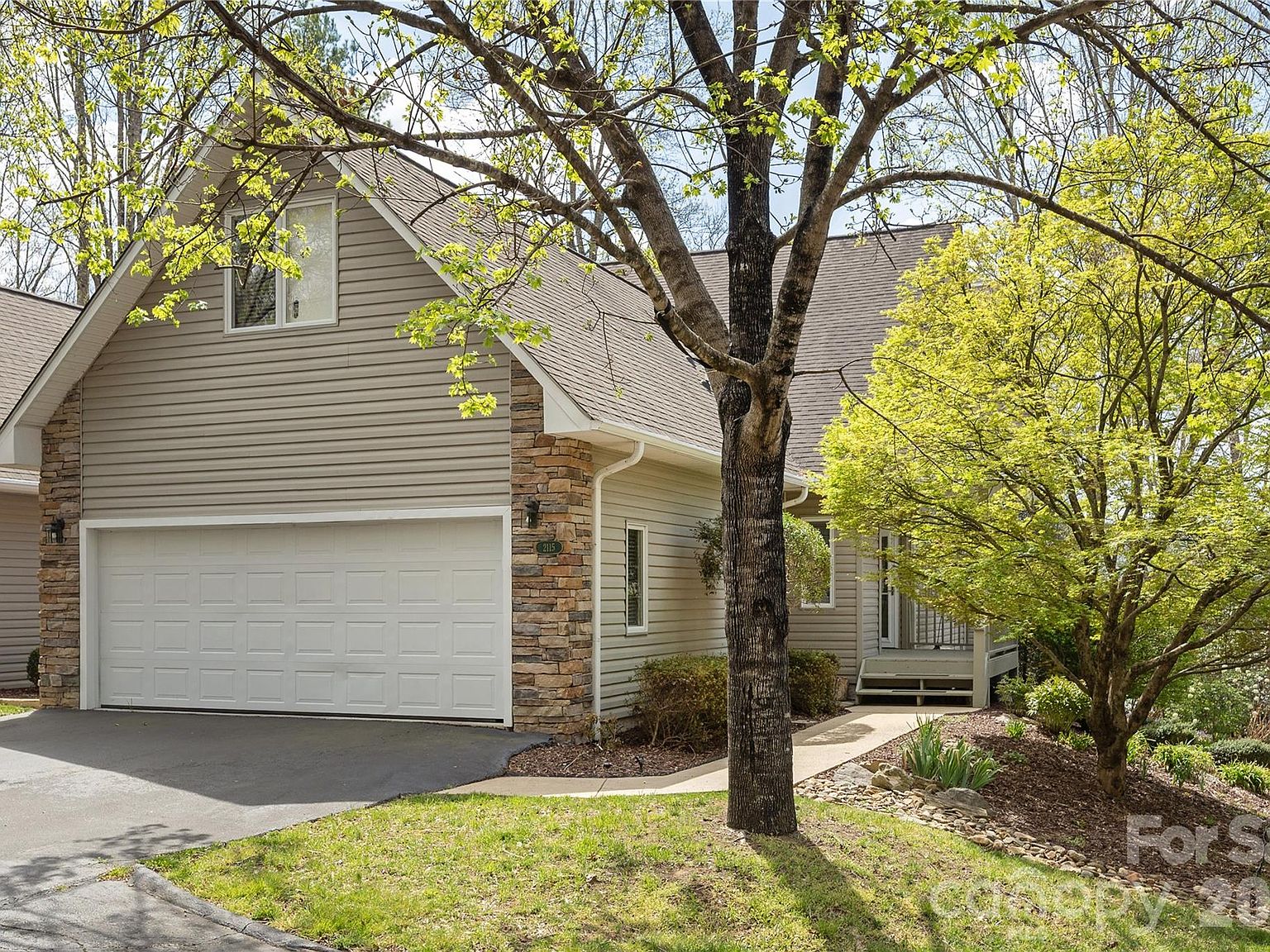 2115 Cumming Woods Ct