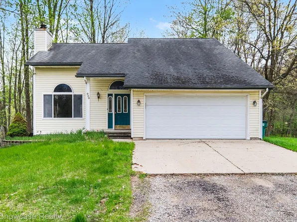 959 E Maple St, Holly, MI 48442