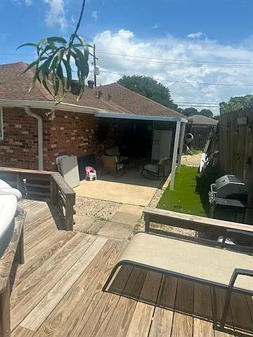 4 bed, 2.0 bath, 2196 sqft, $2,600 — Photo 3