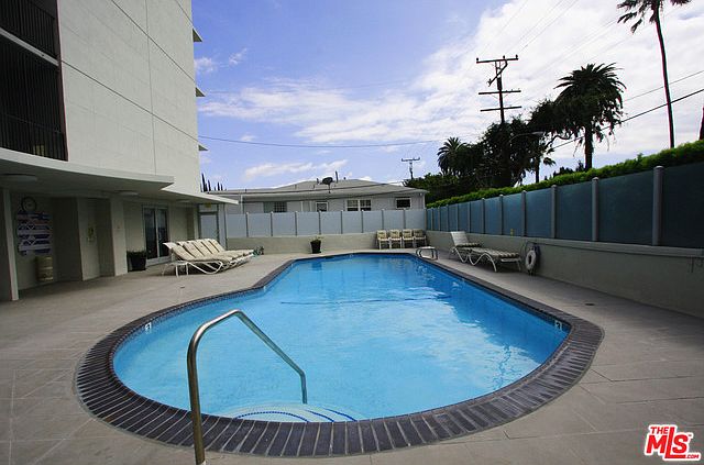 1st image of 818 N Doheny Dr APT 502