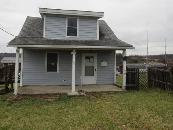 49 2nd St, Irwin, PA 15642