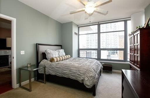 4th image of 1600 S Prairie Ave Unit 905