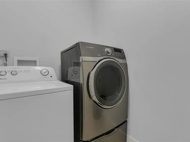 549 NE 12th Ave #1 — Photo 46