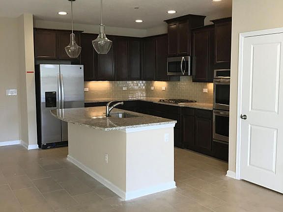 4th image of 33 Pindo Palm Dr