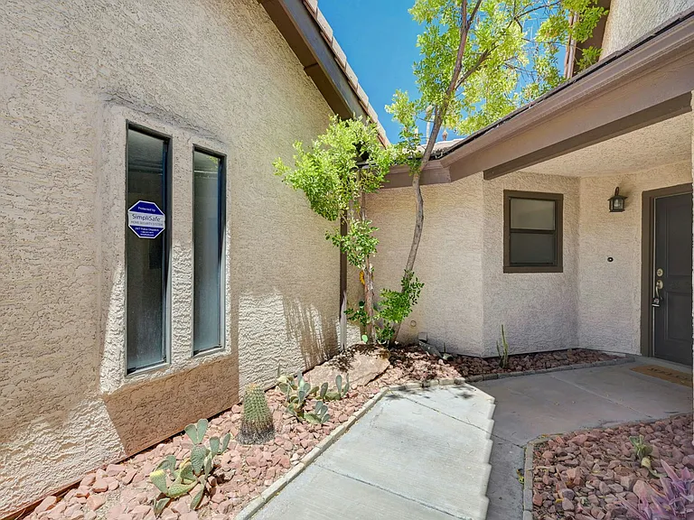 538 Lambeth Ct — Photo 4