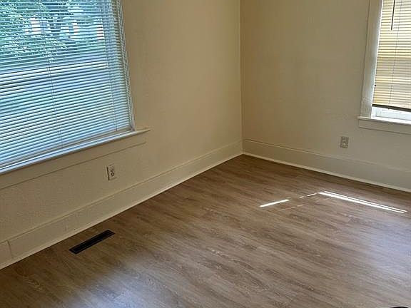 5th image of 213 Niagara Street