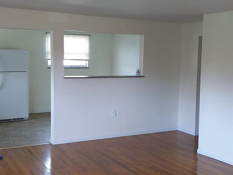 1014 Elm St — Photo 2