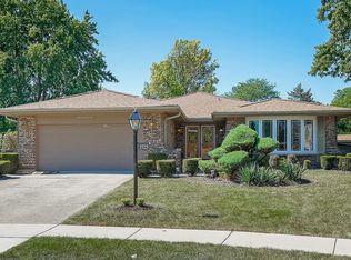 1525 Shelley Ct, Darien, IL