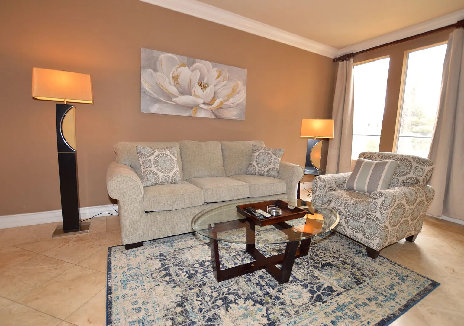 Meridian Fully Furnished Condo with Pool view. — Photo 4