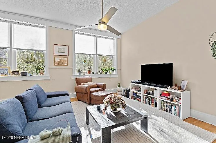 1 bed, 1.0 bath, 850 sqft, $1,850 — Photo 3