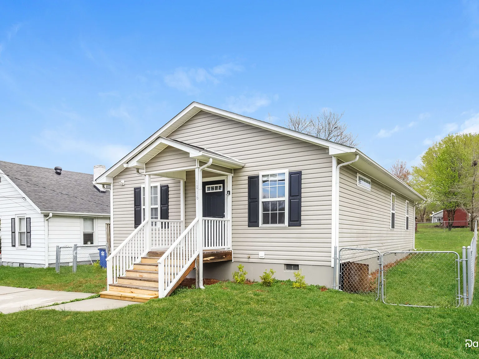 3 bed, 2.0 bath, 1161 sqft, $1,640 — Photo 3