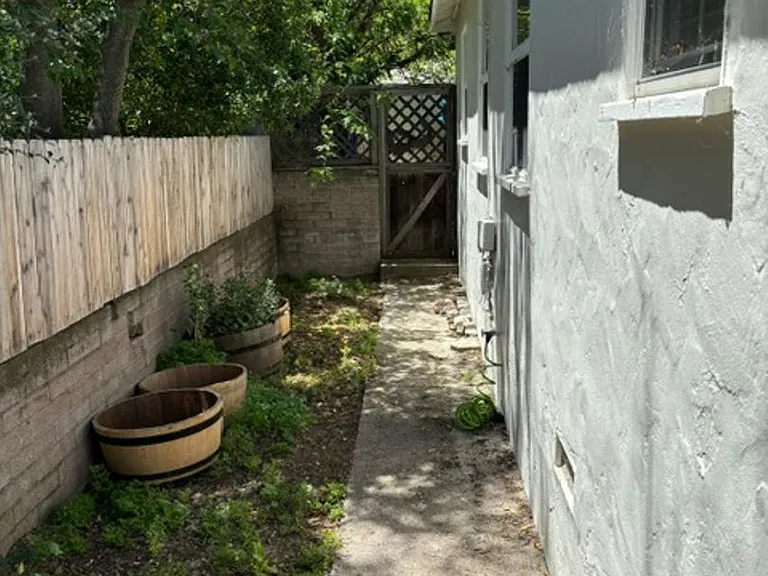 821 Vine St — Photo 16