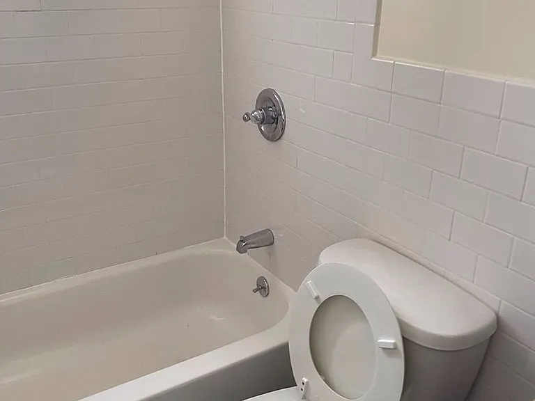 Sevilla Grande - Renovated Units at Journal Square Path — Photo 16