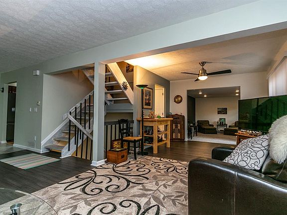 5th image of 491 Clubhouse Dr