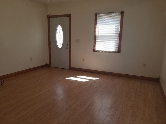 4th image of 1016 N Walnut St
