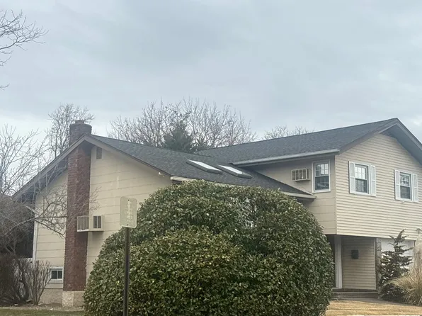 903 Park Ln, Valley Stream, NY 11581