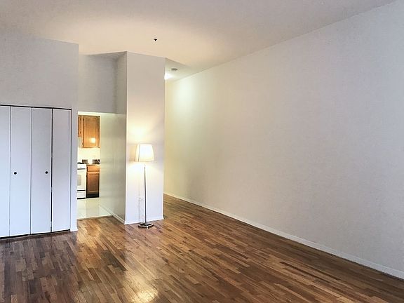 3rd image of 215 W 84th St APT 401