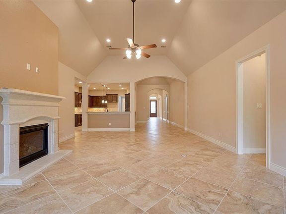 4th image of 111 Trophy Canyon Dr