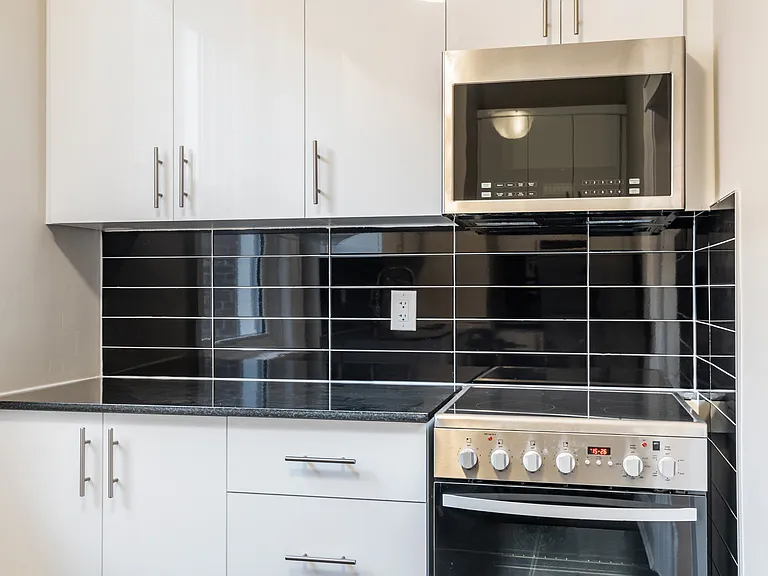 407 Elgin St — Photo 19