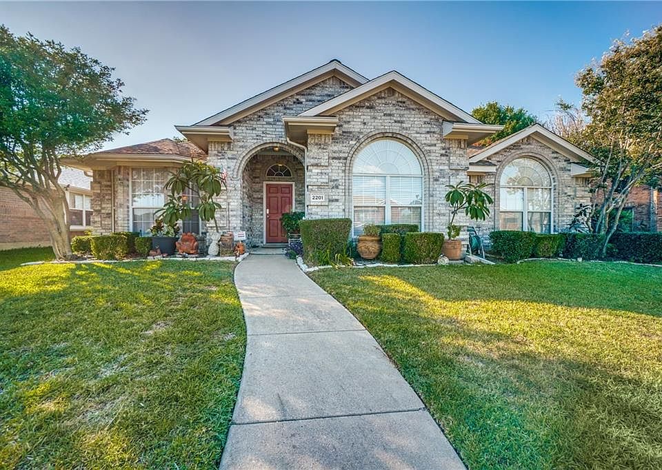 1st image of 2201 Oak Meadow Cir