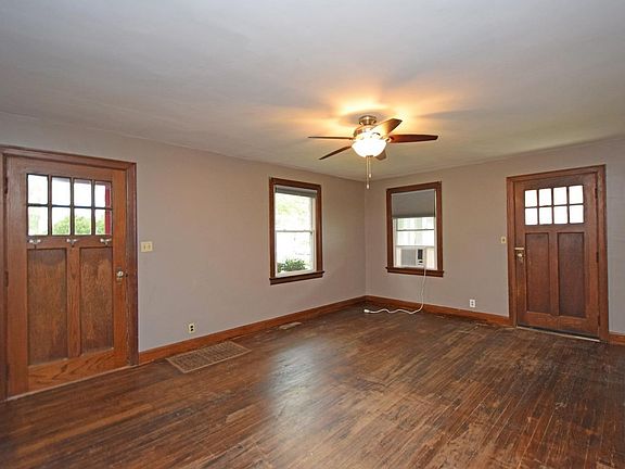 4th image of 6247 Benneville St