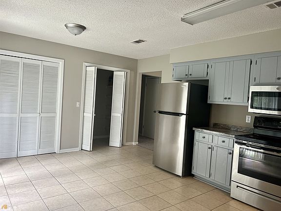 2nd image of 119 Colony Pines Dr
