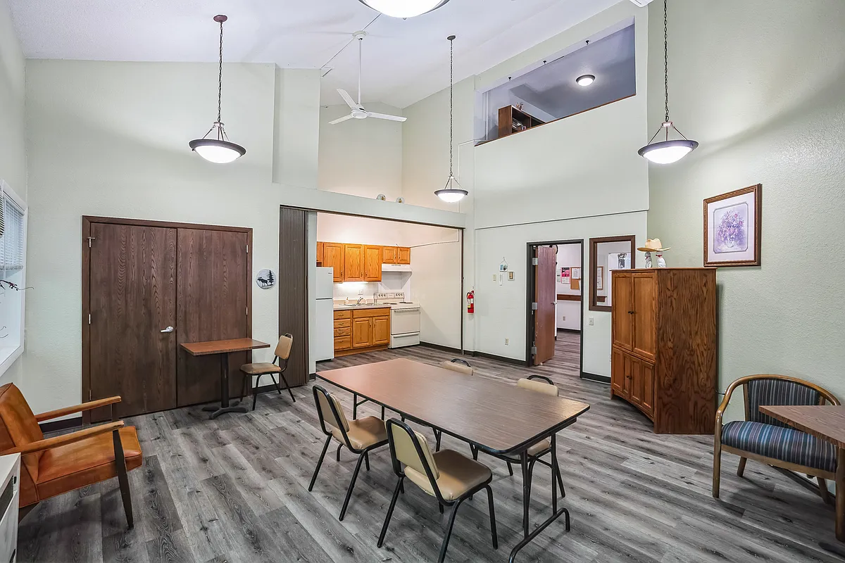 Building Photo - 627 2nd St