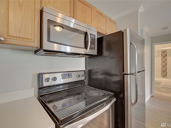 5th image of 17431 Ambaum Blvd S Unit D7
