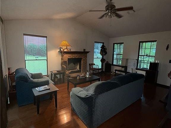 4th image of 3301 Gate Ct