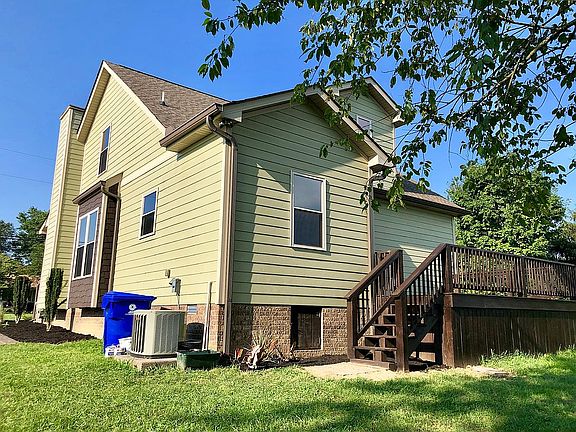4th image of 215 College St