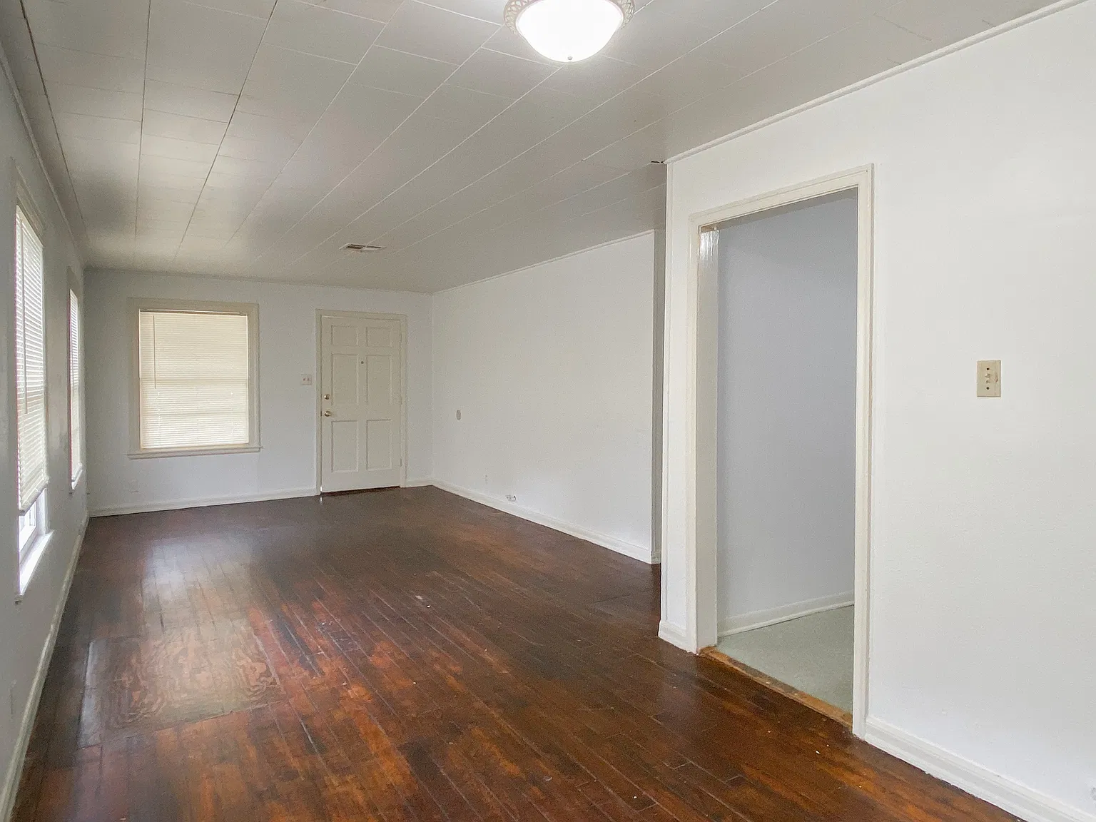 3 bed, 1100 sqft, $895 — Photo 3