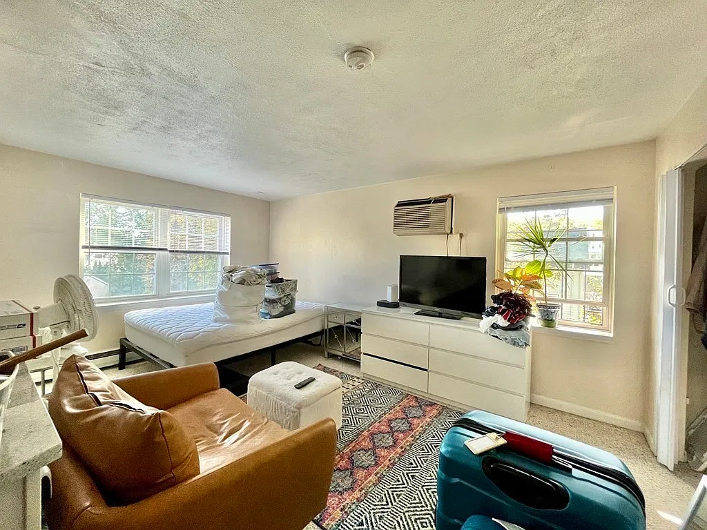 Studio, 1.0 bath, 370 sqft, $1,685 — Photo 1
