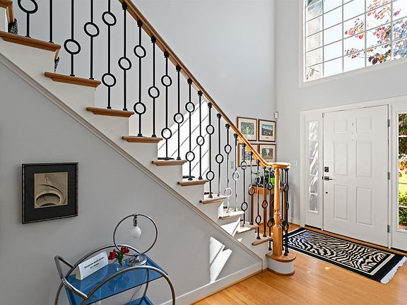3rd image of 912 King William Dr