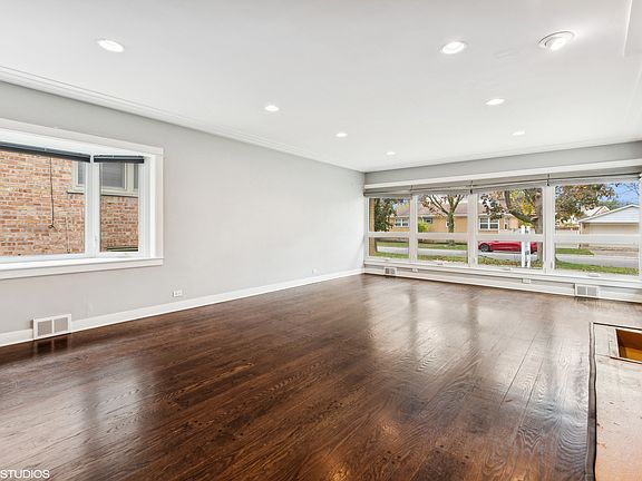 4th image of 8311 N Ottawa Ave