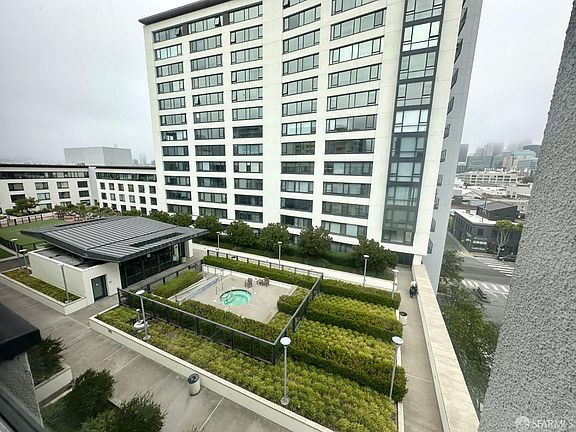 3rd image of 260 King St Unit 873