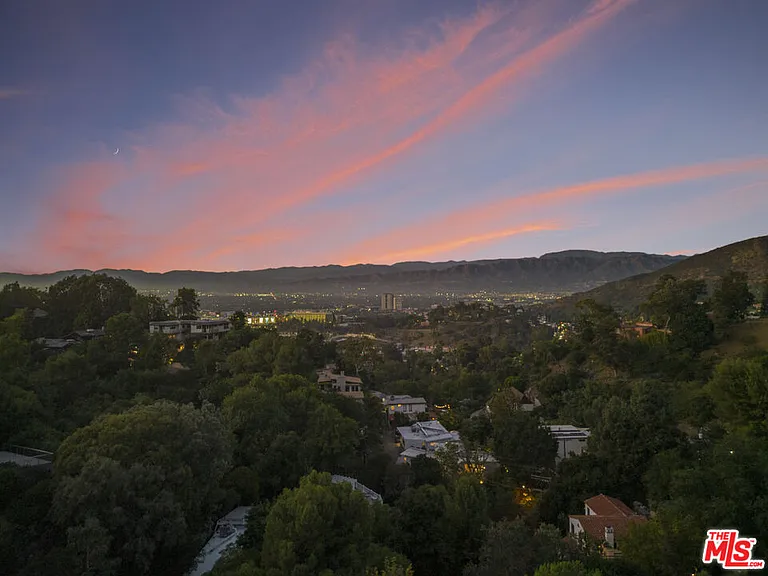 7317 Caverna Dr — Photo 44