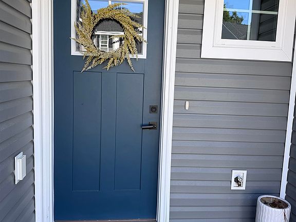 2nd image of 269 Christiana Ln. #F