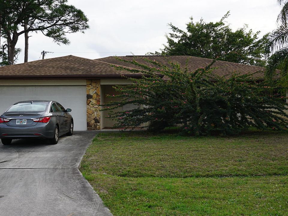 1st image of 1074 SE Shakespeare Ave